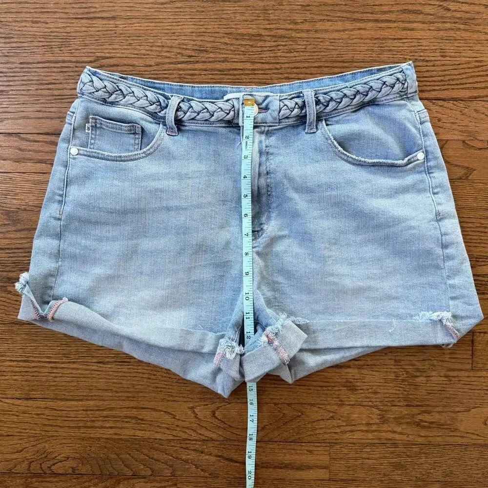 Judy Blue Light Wash Denim Short With Braided Waist Size 2XL